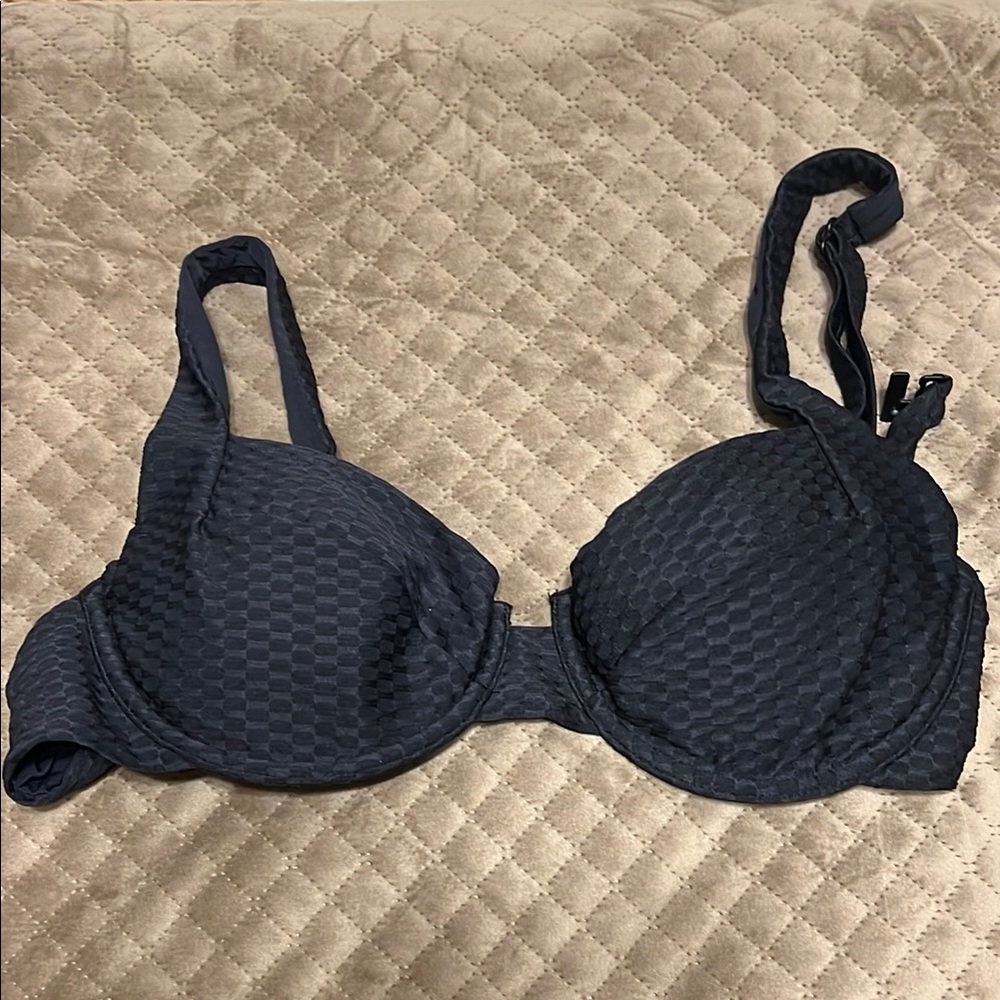 Vetchy size L black bikini top